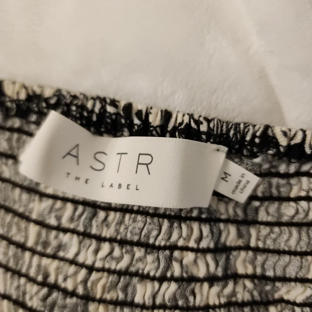 ASTR Smocked Corset Floral Top Square Neck Puff Sleeve Black White Size Medium